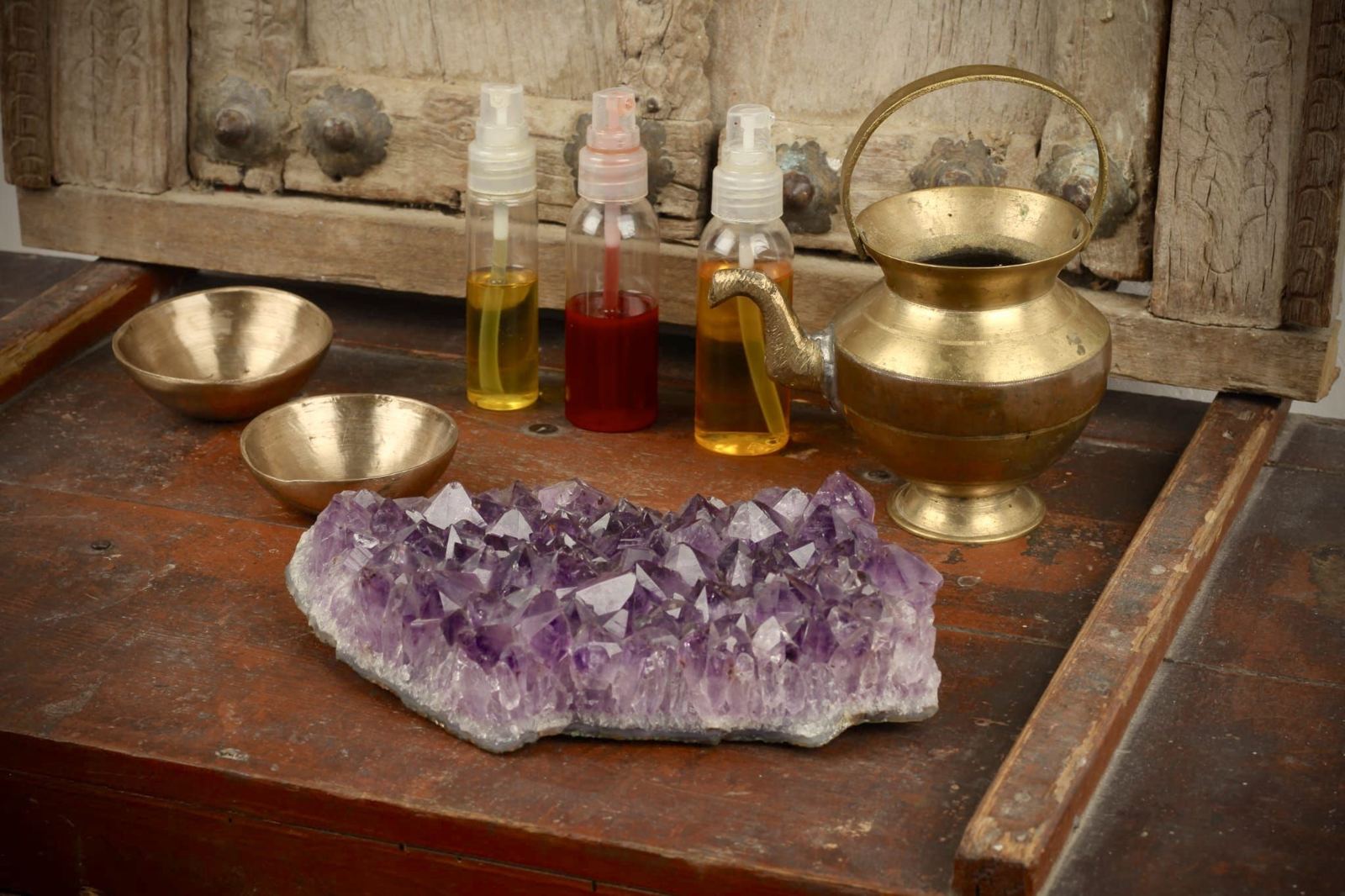 Huiles de massage, bols tibétains et améthyste pour les soins